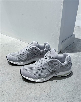 M2002WD Sneakers - Raincloud/Silver Metallic